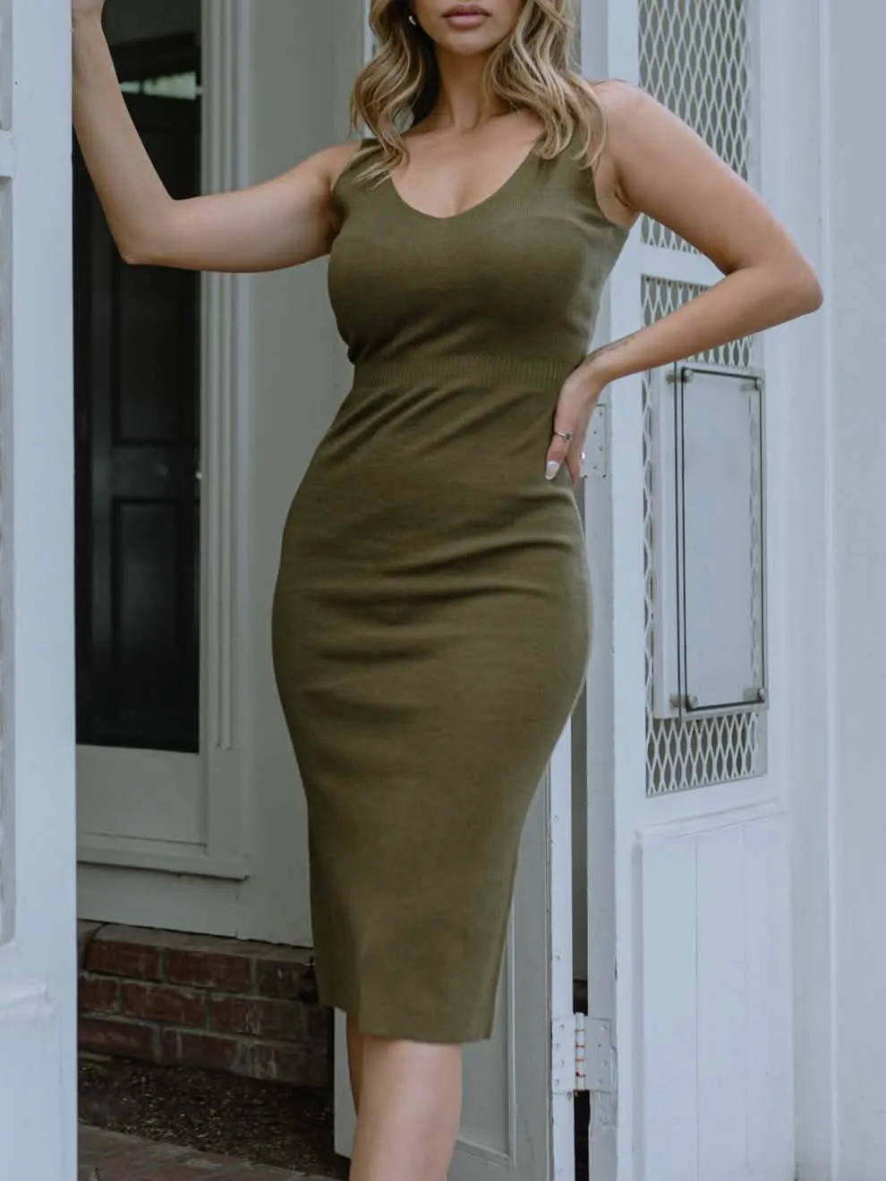 Chic Ribbed Knit Midi Dress