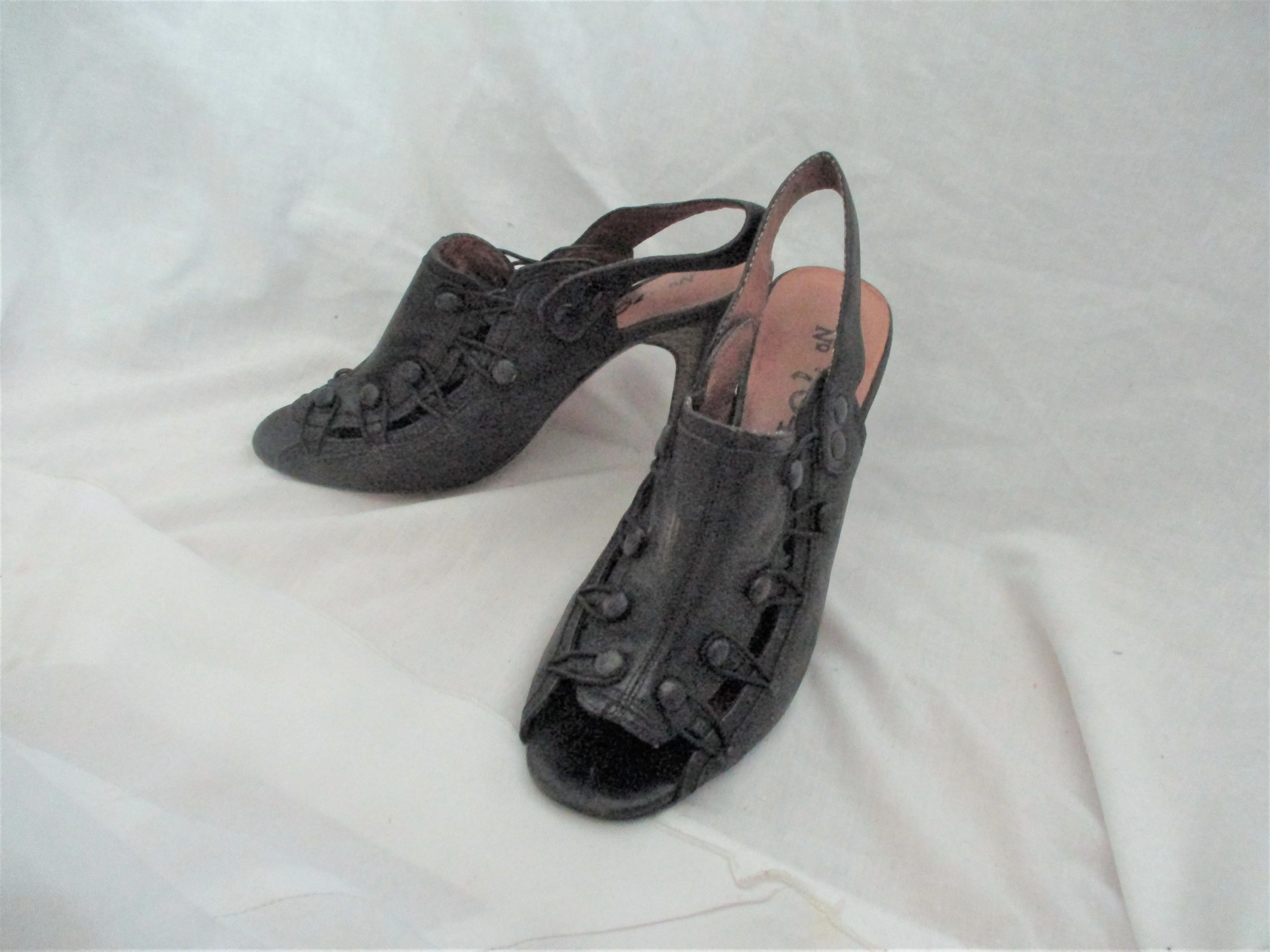 No. 704b. High Heel Open Toe Shoe Slide Mule 38 BLACK LEATHER